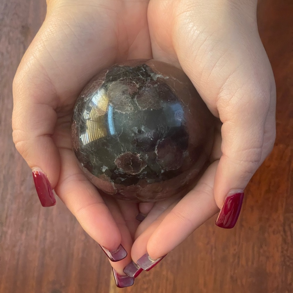 ✨Reiki Charged✨ Garnet and Astrophyllite gemstone sphere - Picture 4 of 4